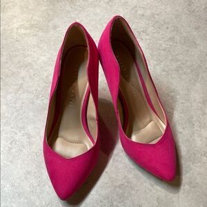 Kelly & Katie Womens Fushsia Hot Pink Micro Suede Heels Size 6
